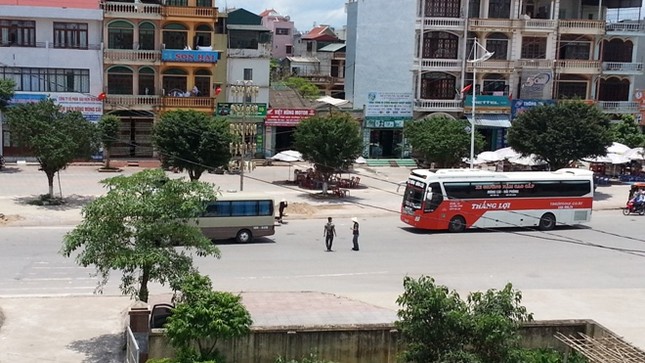 Bến xe dù trước cửa... bến xe ảnh 3